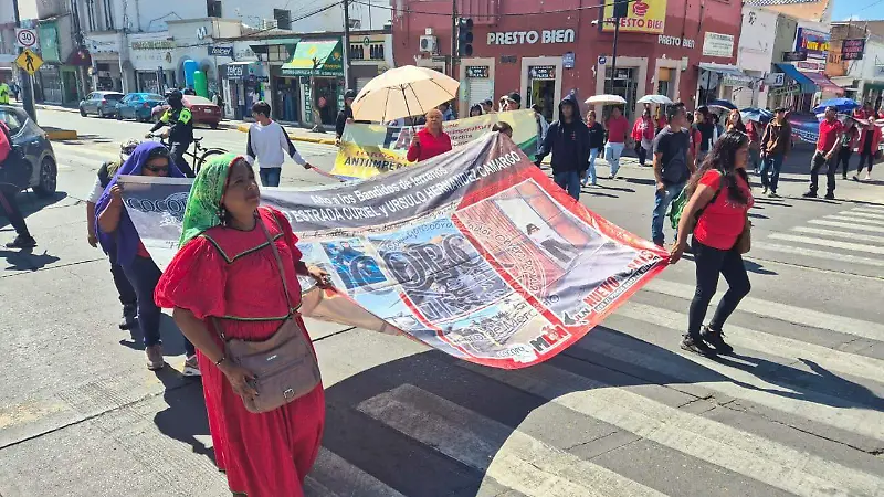 Maestros de la CNTE se manifiestan en Durango